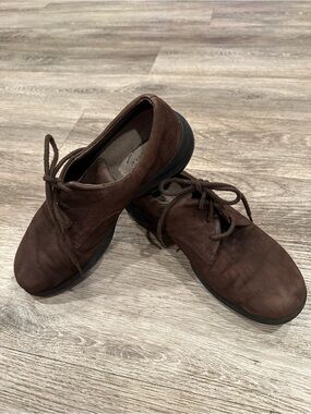 Merrell Brown Suede Lace-Up Flats